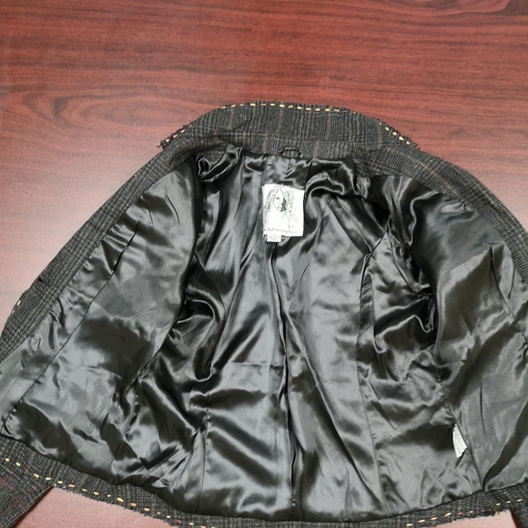 Blazer - Picture 6 of 8